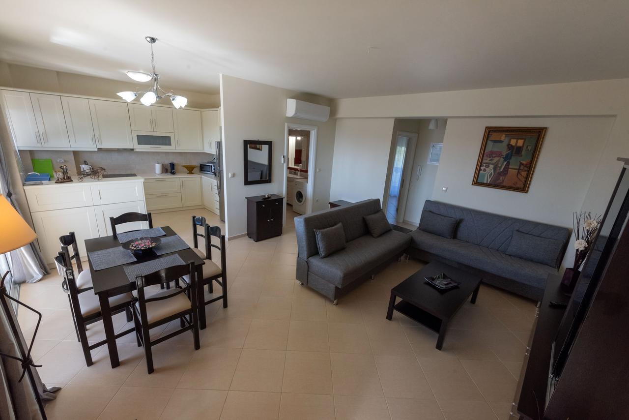 קלמאטה Grand Suites With Private Pools מראה חיצוני תמונה