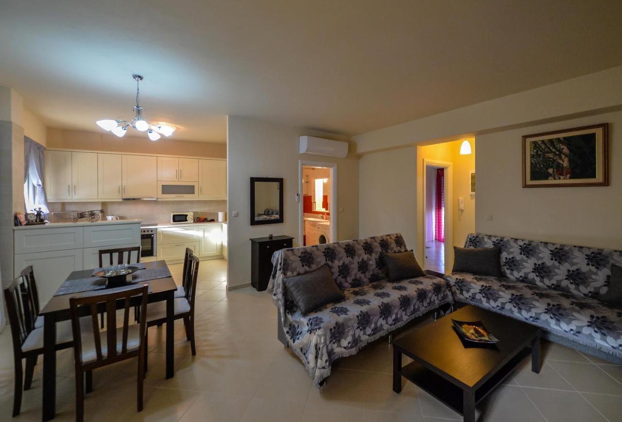 קלמאטה Grand Suites With Private Pools מראה חיצוני תמונה